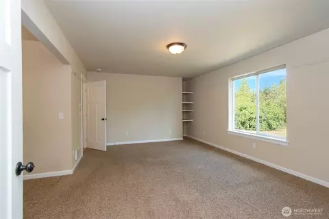 Bedroom - 121 Broadmoor St, Sequim, WA 98382 photo 4 of 10
