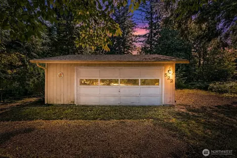 522 Sprague Valley Dr, Maple Falls, WA 98226