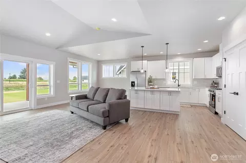 Living - 316 W 3rd St, Everson, WA 98247 photo 3 of 6