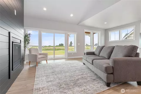 Living - 316 W 3rd St, Everson, WA 98247 photo 2 of 6