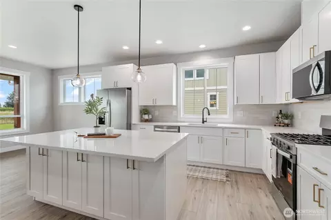 Kitchen - 316 W 3rd St, Everson, WA 98247 photo 3 of 4