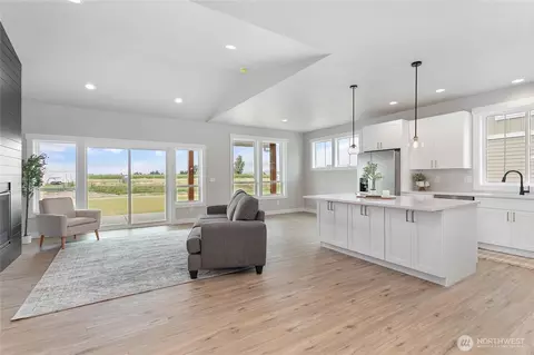 Living - 316 W 3rd St, Everson, WA 98247 photo 1 of 6