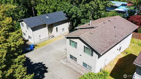 10616 Roosevelt Way NE, Seattle, WA 98125