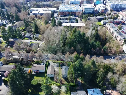 10616 Roosevelt Way NE, Seattle, WA 98125