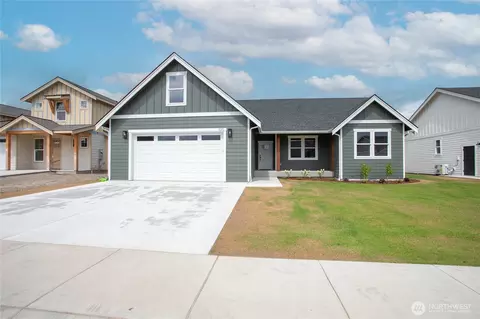 Exterior - 320 W 3rd St, Everson, WA 98247 photo 2 of 7