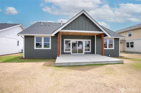 Exterior - 320 W 3rd St, Everson, WA 98247 photo 5 of 7