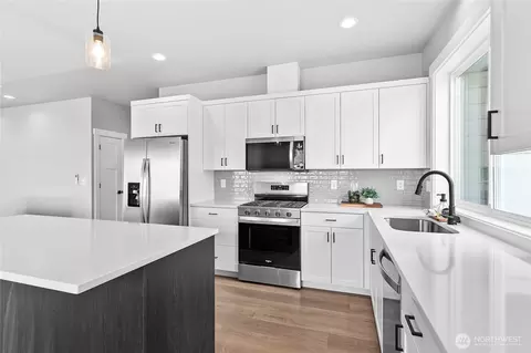 Kitchen - 320 W 3rd St, Everson, WA 98247 photo 5 of 5