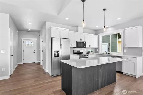 Kitchen - 320 W 3rd St, Everson, WA 98247 photo 1 of 5
