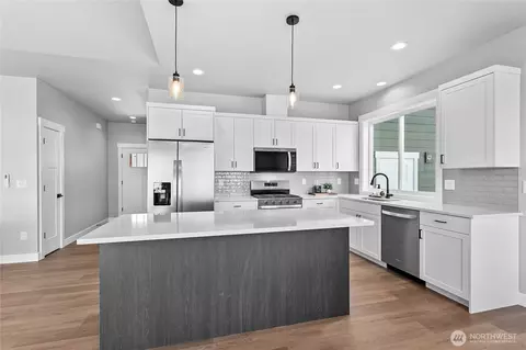 Kitchen - 320 W 3rd St, Everson, WA 98247 photo 4 of 5