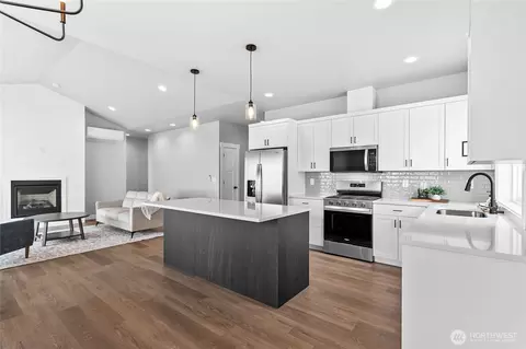 Kitchen - 320 W 3rd St, Everson, WA 98247 photo 3 of 5