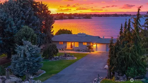 2928 W Marina Dr, Moses Lake, WA 98837