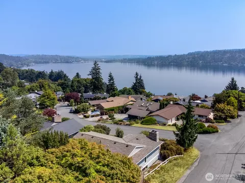 14805 37th Ave NE, Lake Forest Park, WA 98155