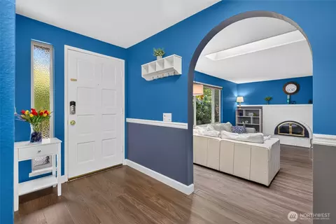 Entry Way - 402 170th Pl SW, Bothell, WA 98012 photo 3 of 4