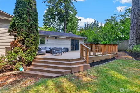 Exterior - 402 170th Pl SW, Bothell, WA 98012 photo 5 of 9