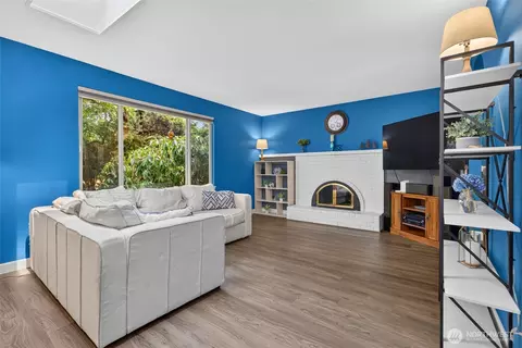Living - 402 170th Pl SW, Bothell, WA 98012 photo 1 of 3