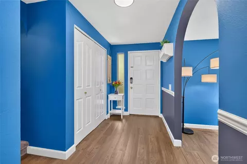 Entry Way - 402 170th Pl SW, Bothell, WA 98012 photo 2 of 4