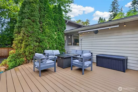 Exterior - 402 170th Pl SW, Bothell, WA 98012 photo 4 of 9