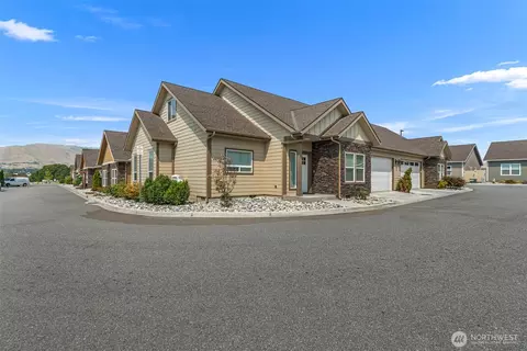211 Solomon Loop NW, East Wenatchee, WA 98802