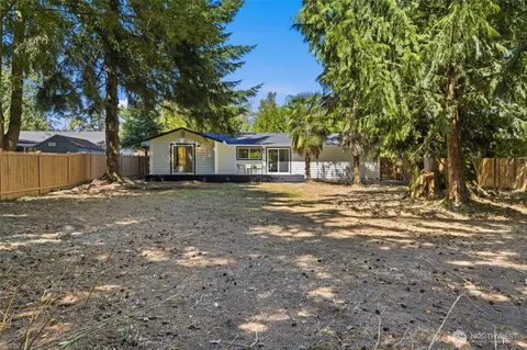 Exterior - 824 116th St SW, Everett, WA 98204 photo 6 of 7
