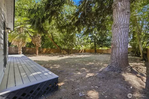 Exterior - 824 116th St SW, Everett, WA 98204 photo 5 of 7