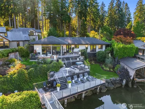 5482 Fletcher Lndg NE, Bainbridge Island, WA 98110