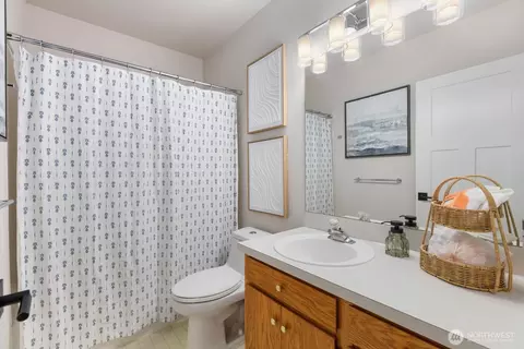 Bath - 10920 NE 189th St, Bothell, WA 98011 photo 4 of 4