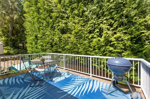 Exterior - 10920 NE 189th St, Bothell, WA 98011 photo 4 of 6