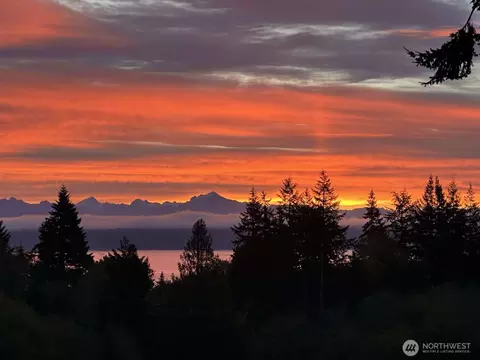 800 Lawson Rd, Camano Island, WA 98282