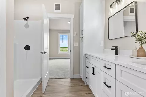 Bath - 312 W 3rd St, Everson, WA 98247 photo 4 of 4