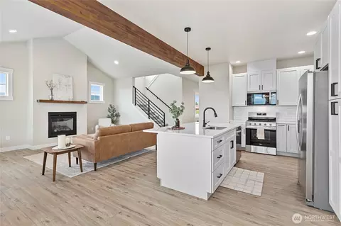 Kitchen - 312 W 3rd St, Everson, WA 98247 photo 3 of 6