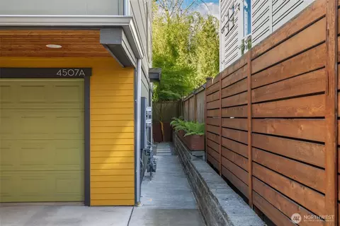 4507 Linden Ave N #A, Seattle, WA 98103