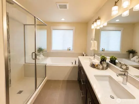 Bath - 4109 172nd Pl SE #SE, Bothell, WA 98012 photo 2 of 2