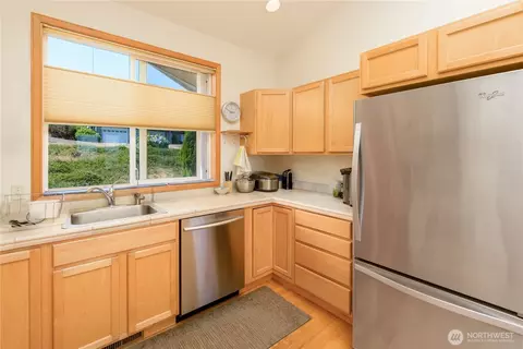Kitchen - 160 Mariners View Ct, Sequim, WA 98382 photo 3 of 4