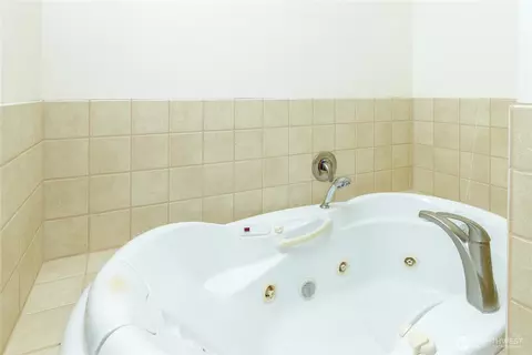 Bath - 160 Mariners View Ct, Sequim, WA 98382 photo 2 of 4