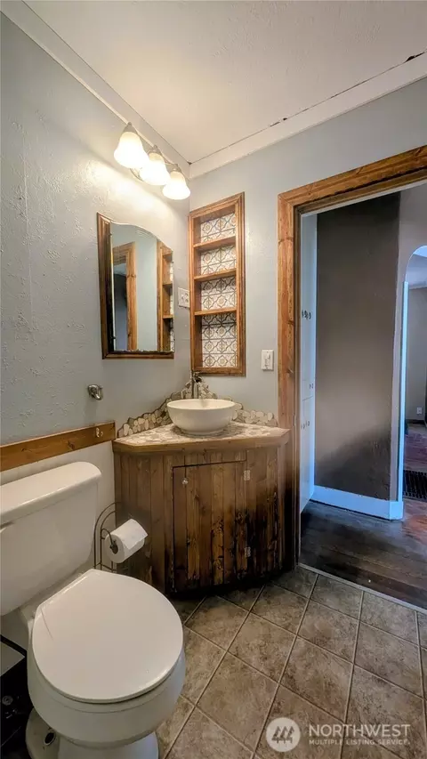 Bath - 112 E Lind St, Lind, WA 99341 photo 2 of 3