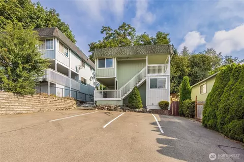 361 Earlington Ave SW, Renton, WA 98057