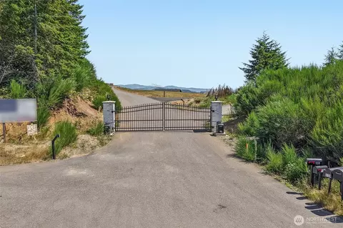 218 High Bank Ln, Woodland, WA 98674