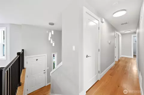 Entry Way - 6809 Washington Ave, Everett, WA 98203 photo 1 of 2