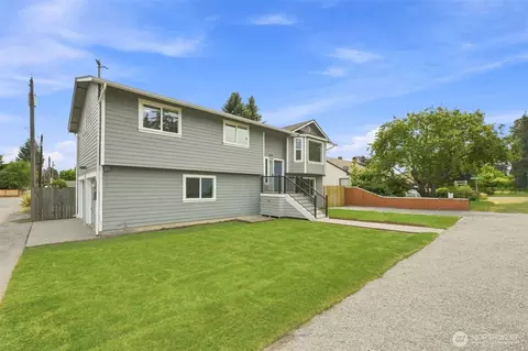 Exterior - 6809 Washington Ave, Everett, WA 98203 photo 2 of 10