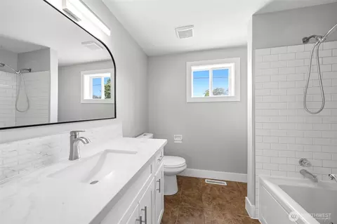 Bath - 6809 Washington Ave, Everett, WA 98203 photo 2 of 5