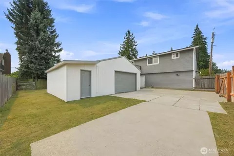 Exterior - 6809 Washington Ave, Everett, WA 98203 photo 4 of 10
