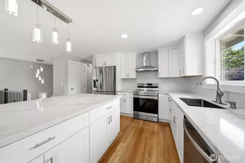 Kitchen - 6809 Washington Ave, Everett, WA 98203 photo 1 of 2