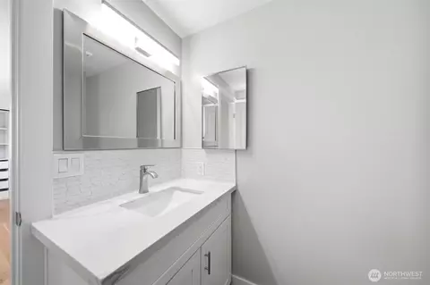 Bath - 6809 Washington Ave, Everett, WA 98203 photo 4 of 5