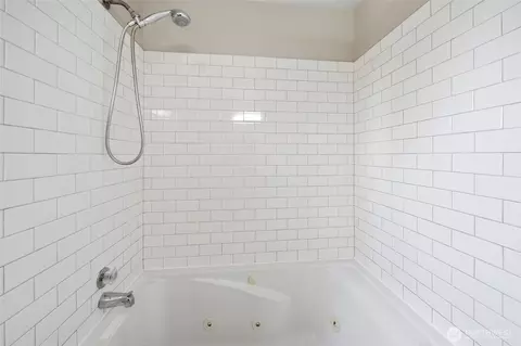 Bath - 6809 Washington Ave, Everett, WA 98203 photo 3 of 5
