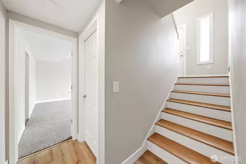 Entry Way - 6809 Washington Ave, Everett, WA 98203 photo 2 of 2