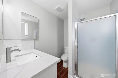 Bath - 6809 Washington Ave, Everett, WA 98203 photo 1 of 5