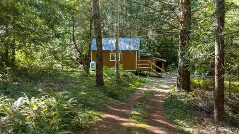 30 N Beacon Ln, Lilliwaup, WA 98555