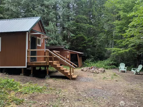 30 N Beacon Ln, Lilliwaup, WA 98555