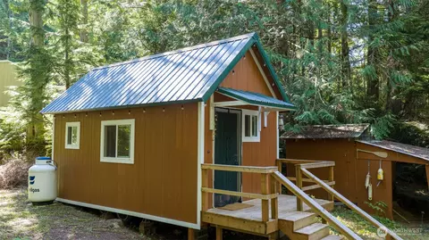 30 N Beacon Ln, Lilliwaup, WA 98555