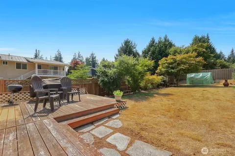 Exterior - 3330 120th St SE, Everett, WA 98208 photo 6 of 17
